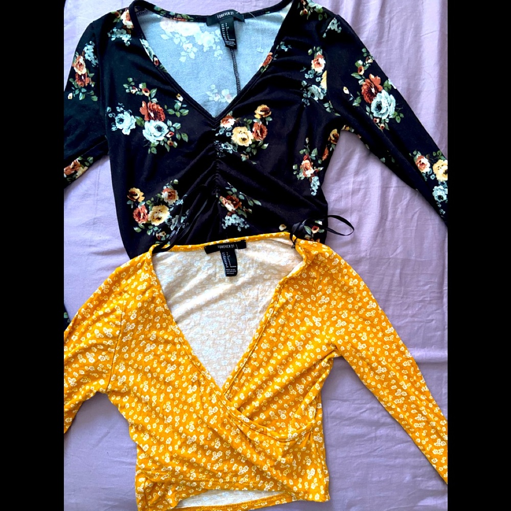 2 worn once long sleeve crop tops